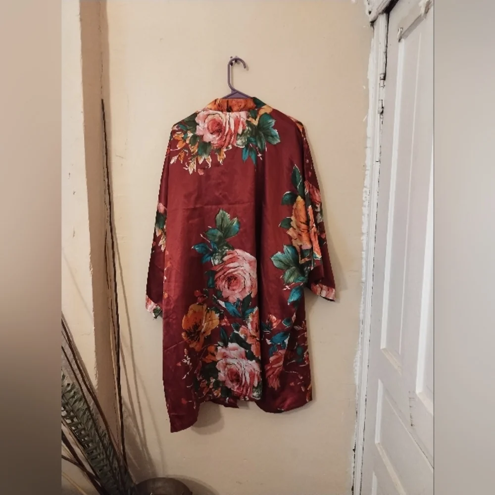 Floral Kimono red Womens Robe Sizes From XL ,XXL OR XXXL‎ Missing The Belt